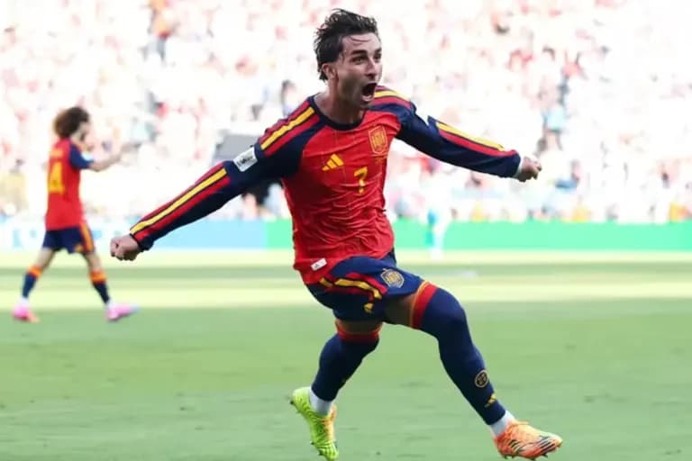 Ferran Torres celebra el gol que le dio a España la victoria sobre Argentina en la final del Mundial 2026 y el segundo título mundial para la Roja.